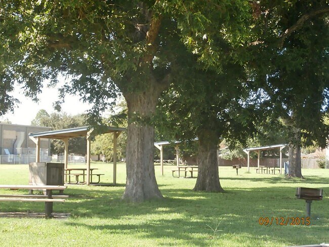 Building Photo - 2406 Ridge Hollow Dr