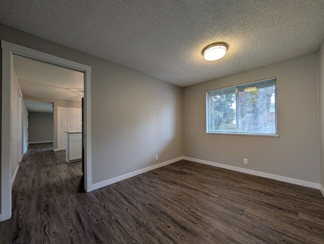 Building Photo - Beautiful Updated 3-Bed, 2-Bath Home In Thurston Area!