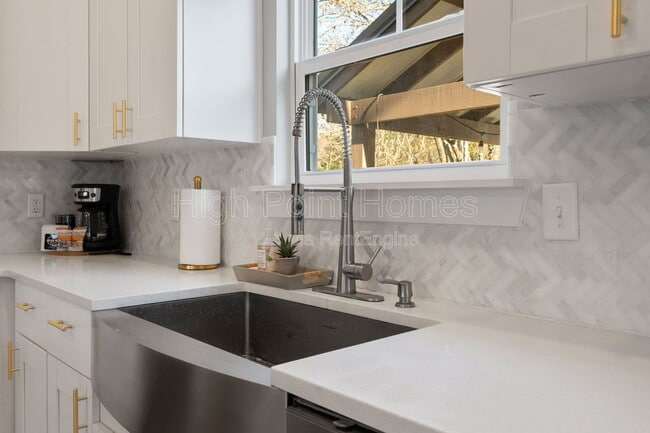 Building Photo - 213 Winchester St