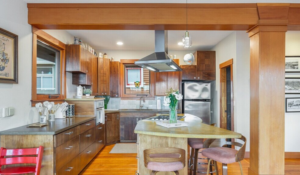 Building Photo - 173 Aloha St