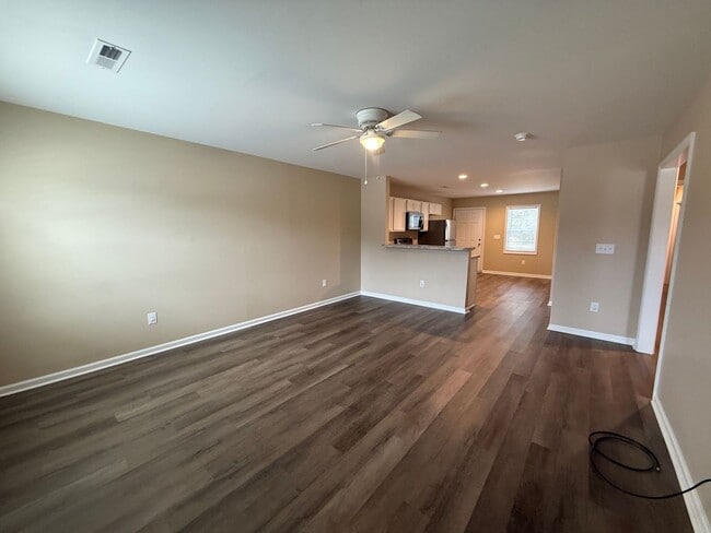 Building Photo - Nice 2 Bedroom, 2 bath duplex