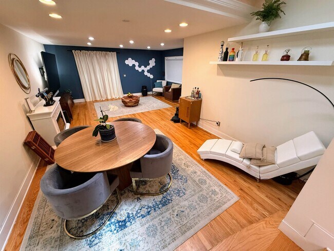 Building Photo - 8 Carroll Pl