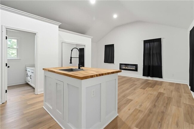 Building Photo - 2327 Young Rd