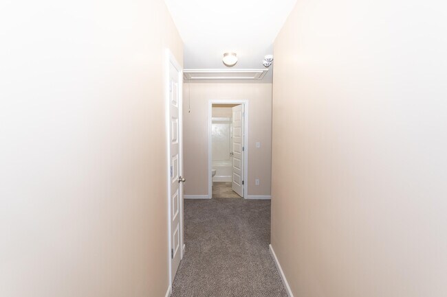 Building Photo - 4632 Southwind Rd