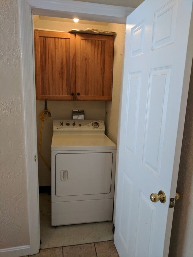 Building Photo - Renovated 4 bedroom House on the South Side Flats!!