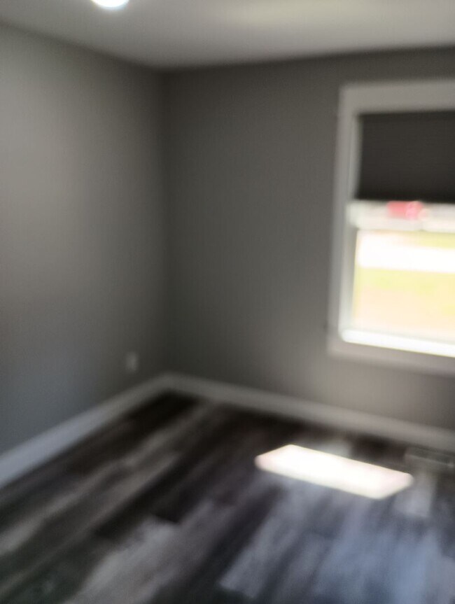 Building Photo - AVAILABLE NOW! 3 bed 2 bath Single Family home in Norton Shores!