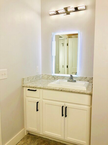 bath - 1132 NW 34th St