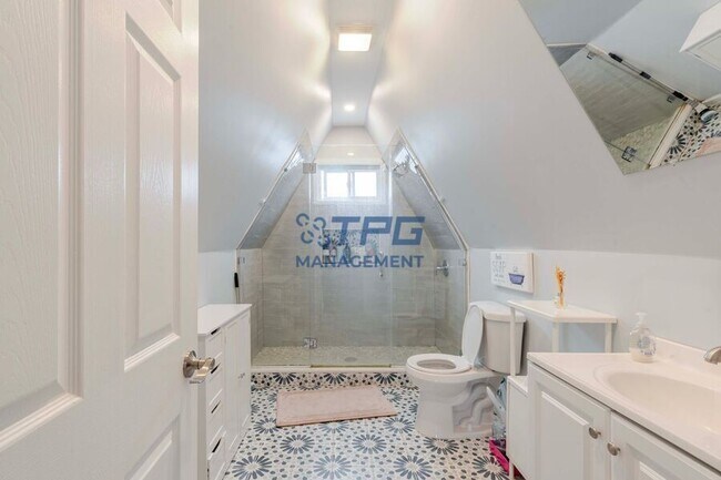 Building Photo - 211 Park Ave