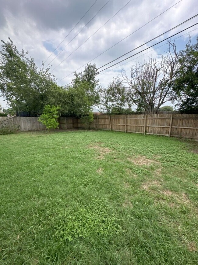 Building Photo - Modern Comfort in a Spacious 4BR Home