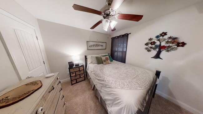 Building Photo - Precious and well kept home in Lundy West