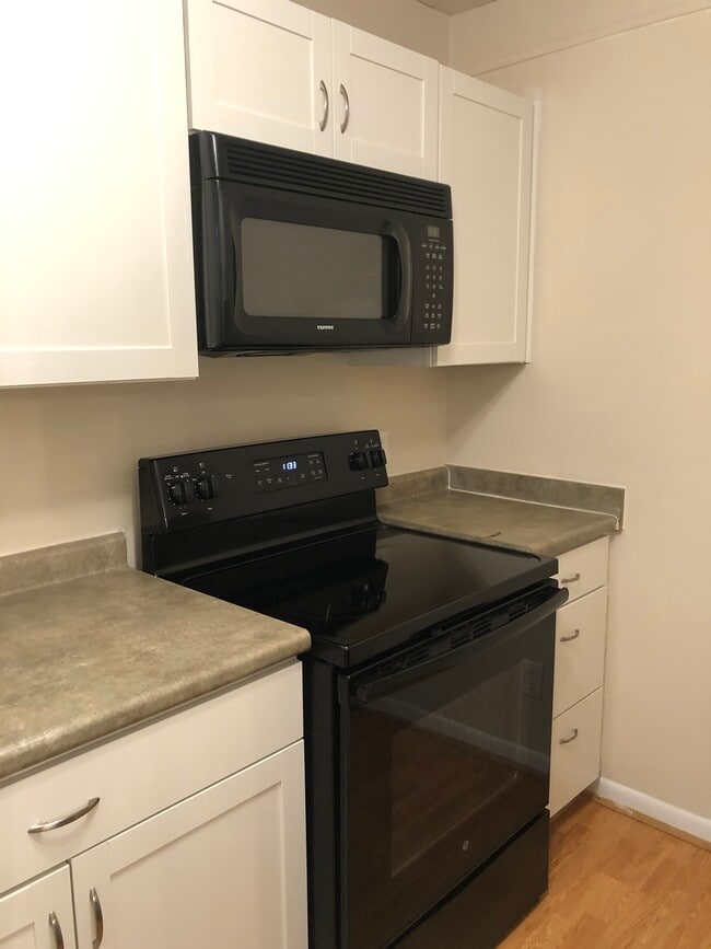 Building Photo - 667 Bartons Landing Pl