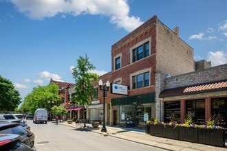 Building Photo - 4754 N Lincoln Ave