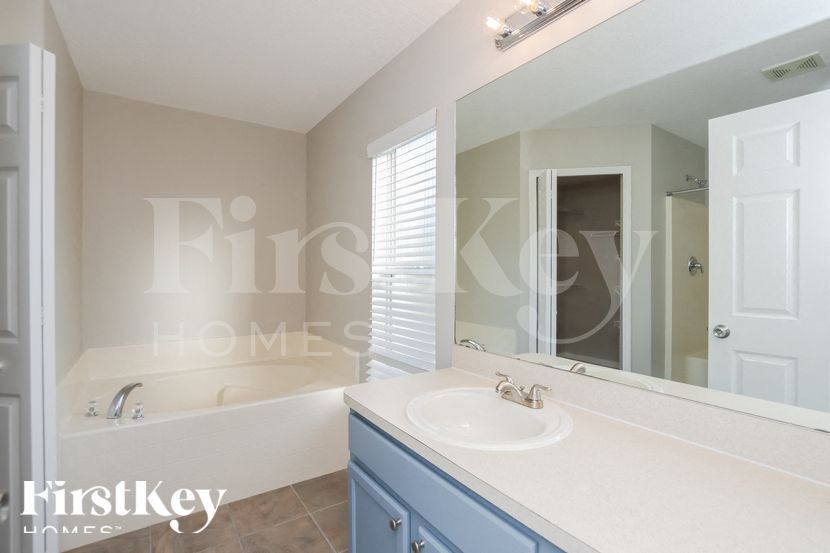 Building Photo - 530 Melanie Cir