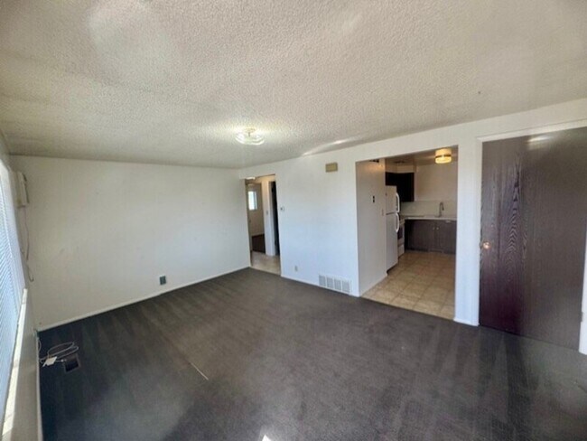 Building Photo - 258 N 400 W St