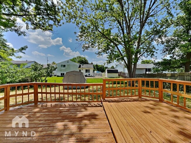 Building Photo - 384 Parkdale Dr