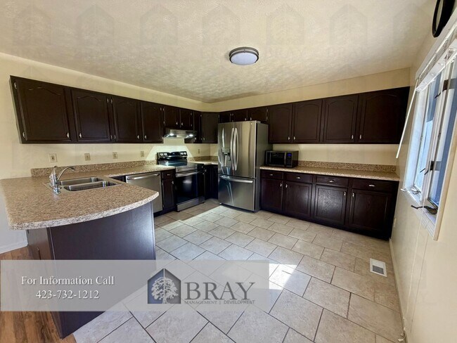 Building Photo - Charming 3-Bedroom Home with Modern Upgrad...