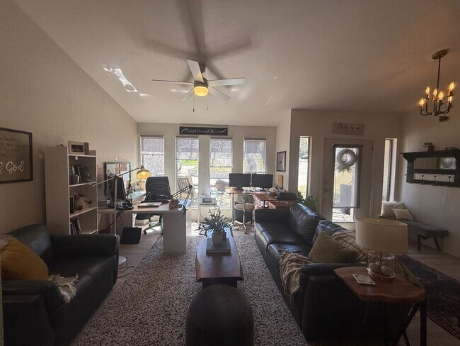 Building Photo - 1925 Bunting Ct