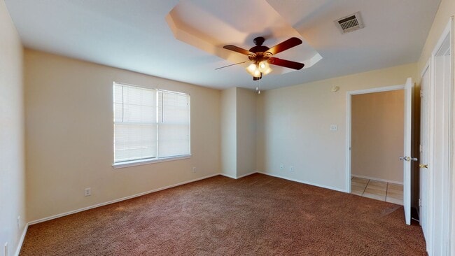 Building Photo - 2 WEEKS FREE RENT!!! PRICE IMPROVEMENT $1,295!!!