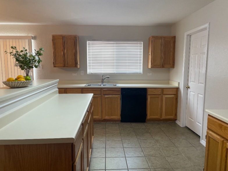 Building Photo - 2135 Lima Loop