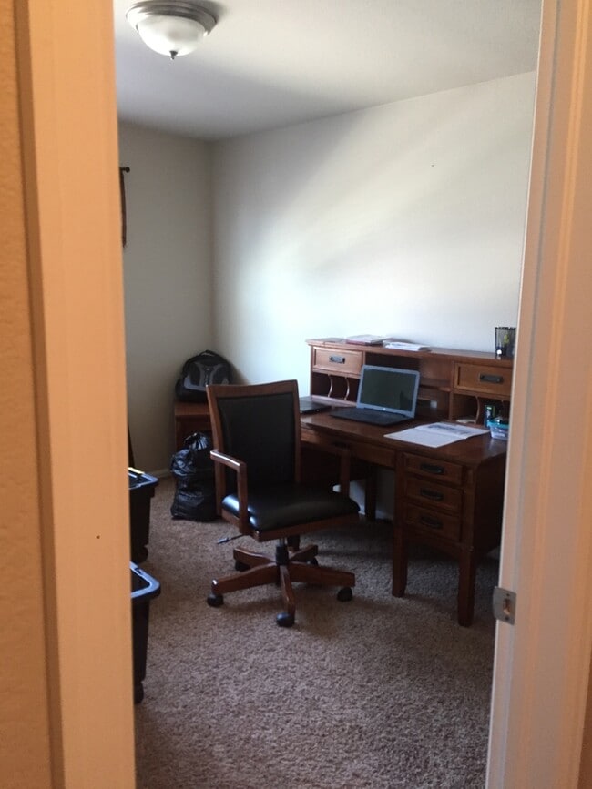 Building Photo - Beautiful 3 Bedroom 2.5 Bath Home in South...