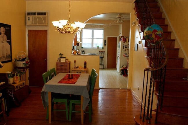 Building Photo - Well-maintained Passyunk Square 3 Bedroom ...