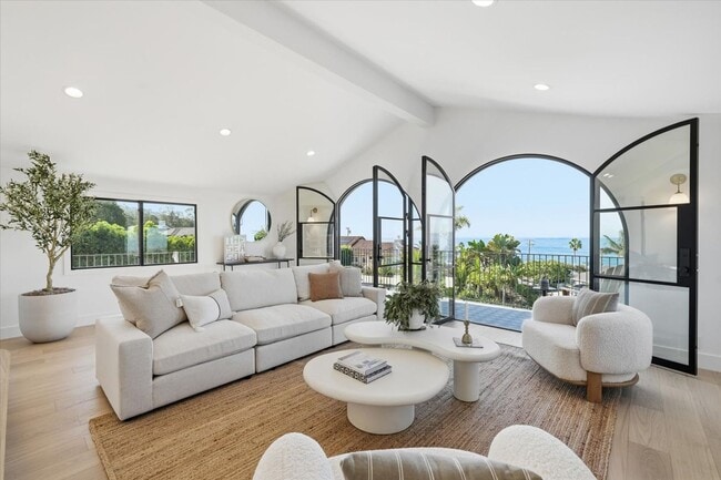 Building Photo - Completely Remodeled, Custom 4BR3.5BA Hilltop Home w/ Incredible Panoramic Ocean/Whitewater/Coast...
