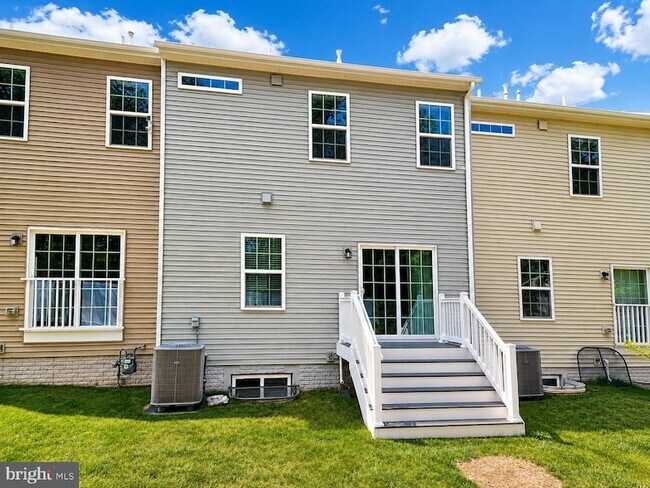 Building Photo - 340 Paca Gardens Ln