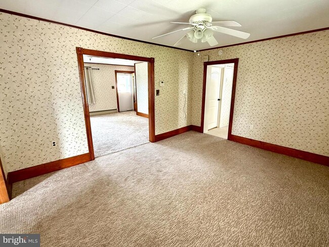 Building Photo - 329 Tyrone St