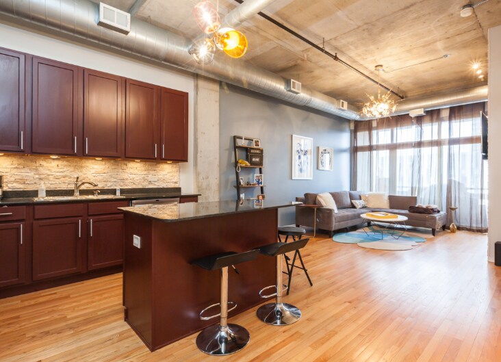 Building Photo - 933 W Van Buren St