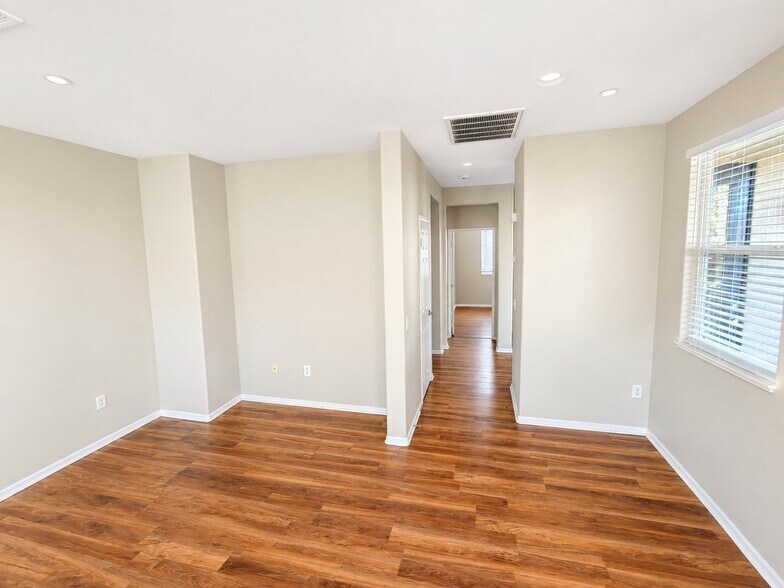 Building Photo - 2728 Black Walnut Ct