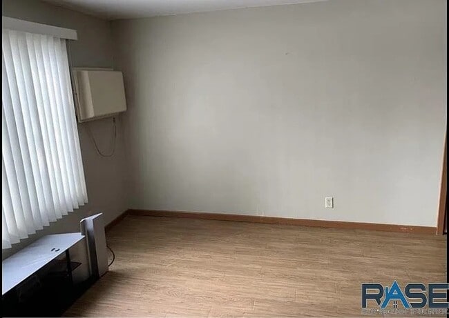 Building Photo - 1114 S Blaine Ave