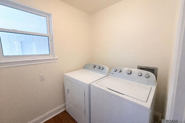 Building Photo - 12360 Warwick Ave