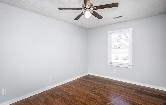 Building Photo - " 2-Bed Duplex on Large Lot- Off Street Parking"