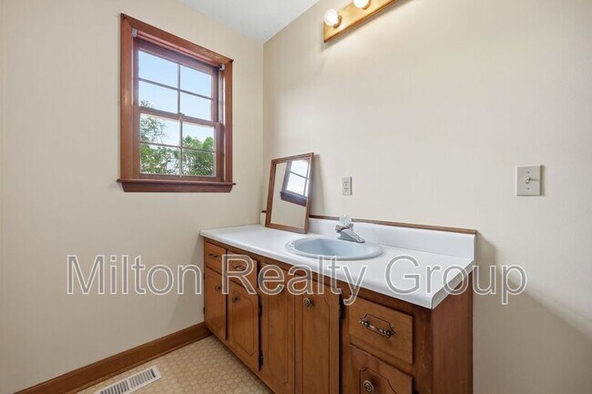 Building Photo - 763 Tingen Rd