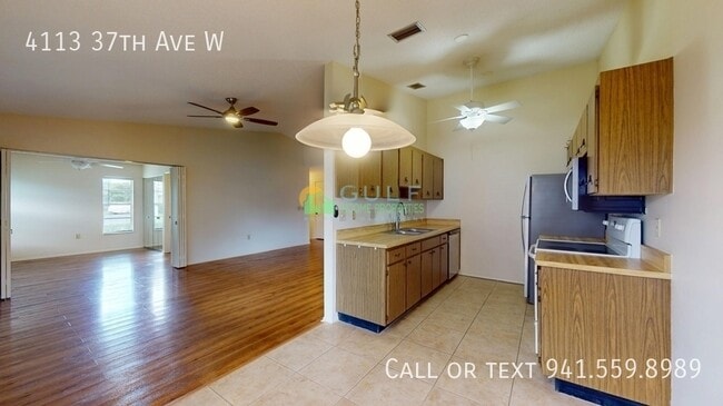 Building Photo - 4113 37th Ave W