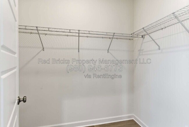 Building Photo - 4016 Dahlia Dr