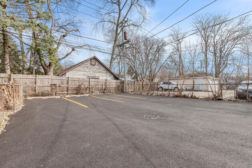 Building Photo - 1025 N Harlem Ave