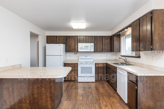 Building Photo - 905 W 33rd Ave