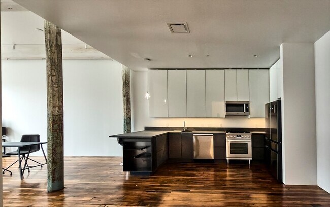 Building Photo - 520 State Rd