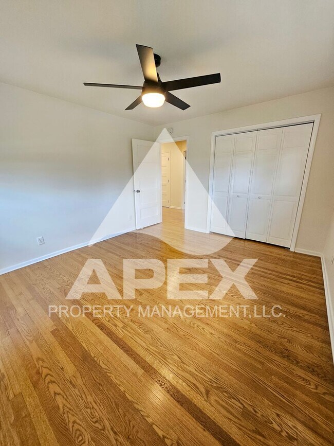 Building Photo - Renovated & Stunning - Single level Brick ...