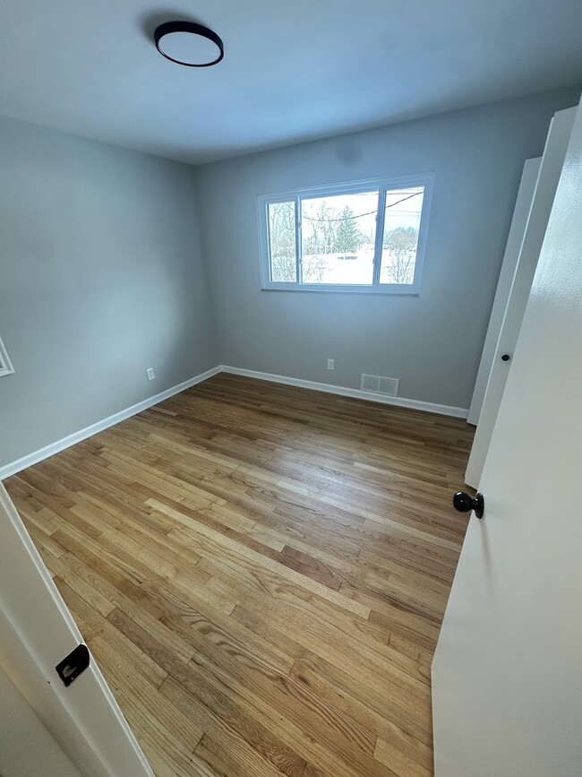 Master Room - 14060 Cloverdale St