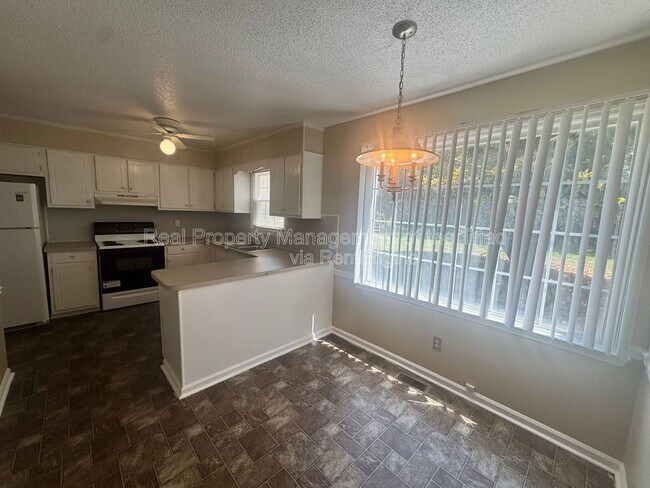 Building Photo - 2393 Spicewood Dr