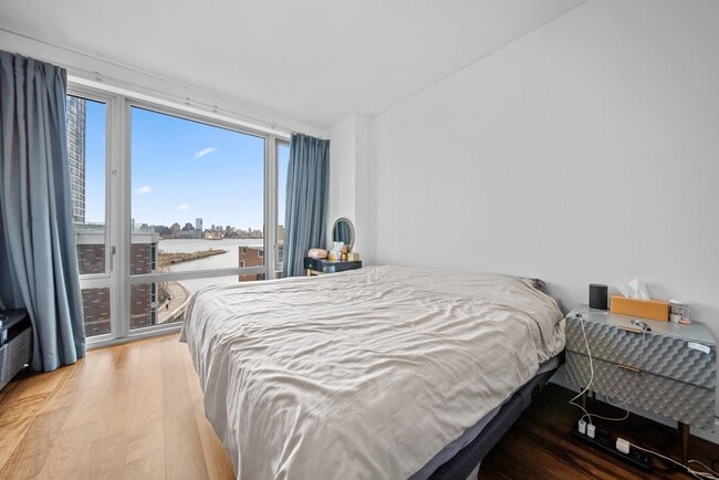 Building Photo - 2 Shore Ln