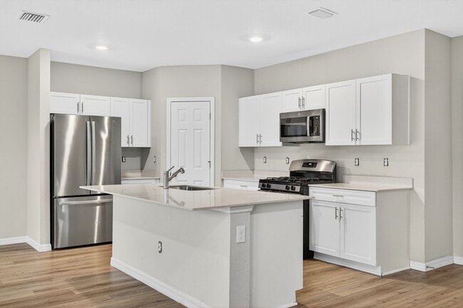 Building Photo - Brand New 4 Bed Now Available!