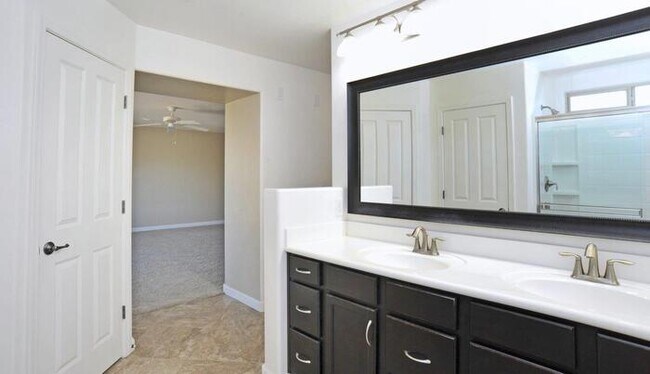 Building Photo - Amazing 2-Story Home