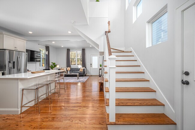 Building Photo - 303 Spruce St