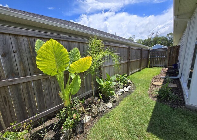 Building Photo - Beautiful 3-Bedroom, 2.5 Bath Home in Desi...