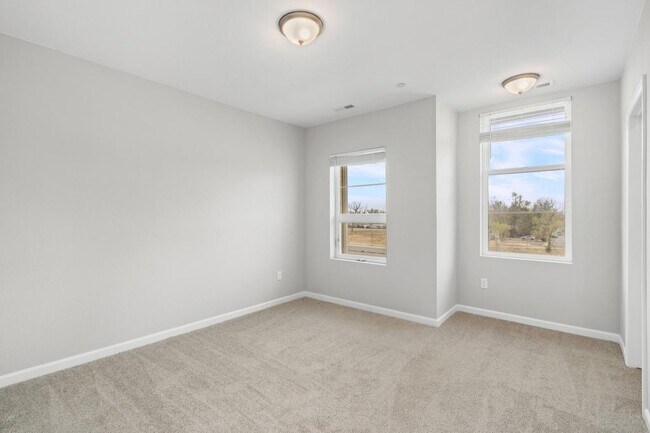 Building Photo - 1009 Birdwhistle Ln