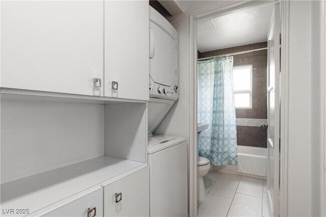 Building Photo - 1013 Francis Ave