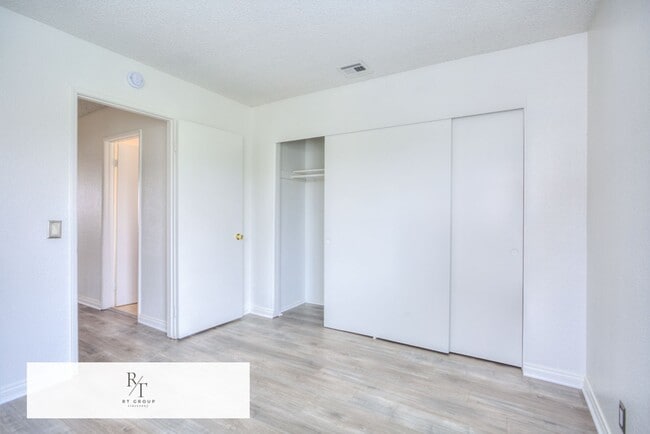 Building Photo - Freshly painted and featuring brand new 2nd-floor flooring 3 Bedrooms, 2.5 Bathroom in Baldwin Park